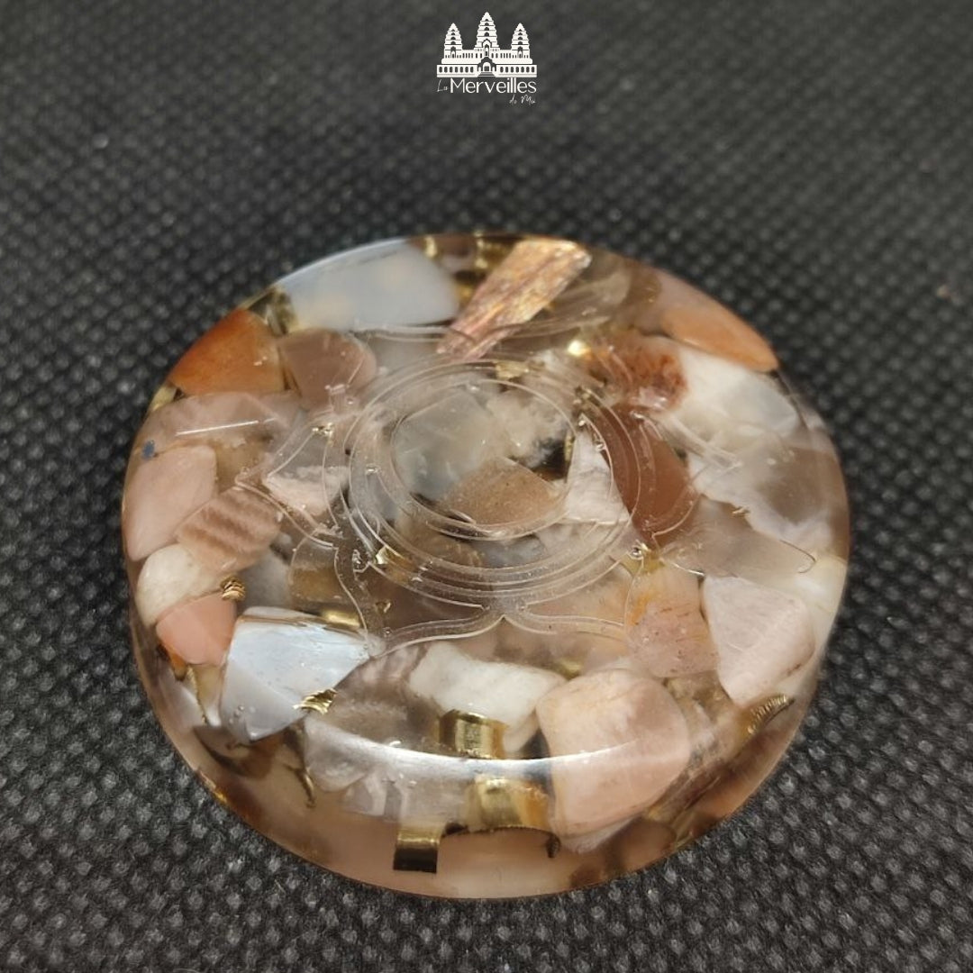 Orgonite de Poche Galet – Pierres de Lune & Chakra Sacré