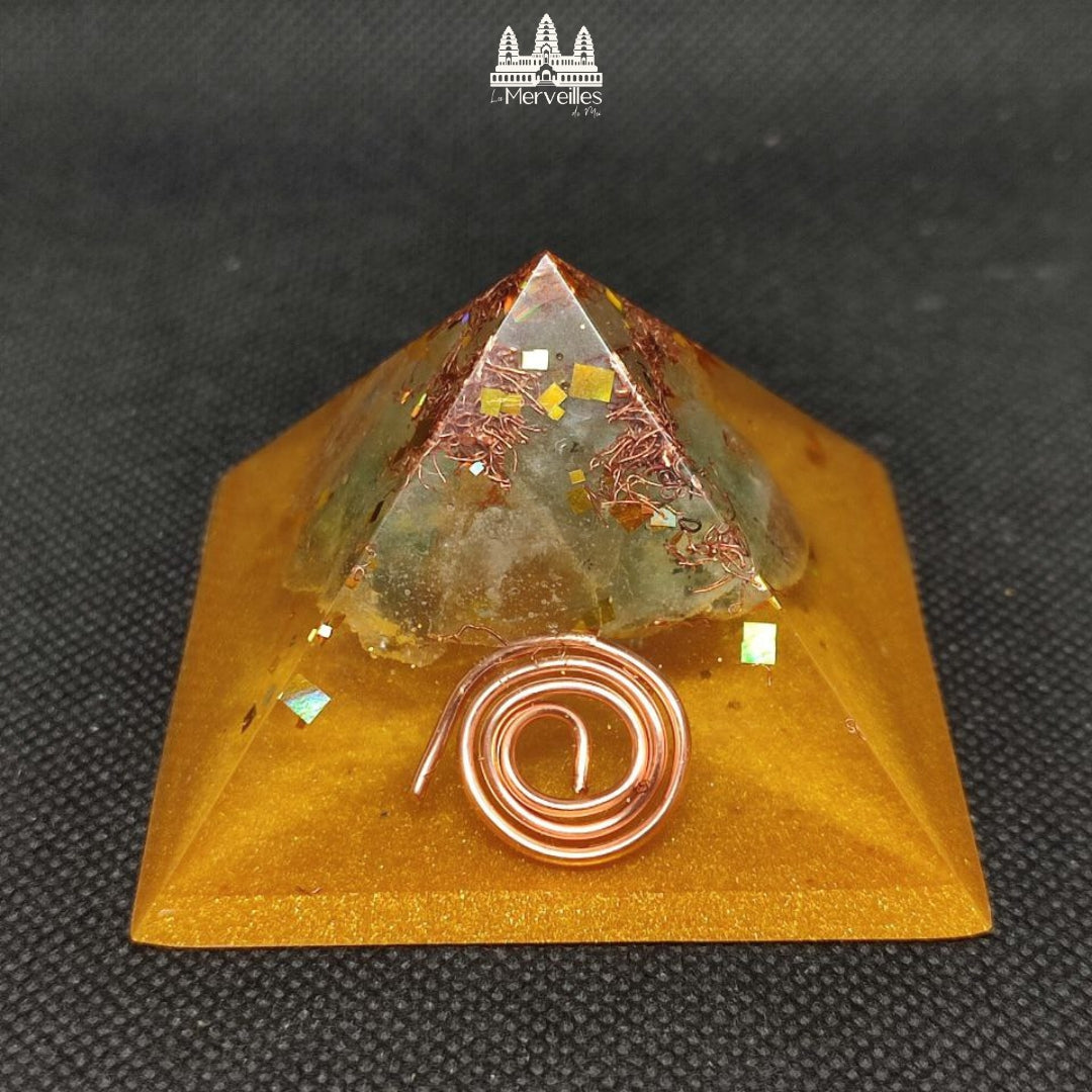 Orgonite pyramidale au nombre d'or Fluorite