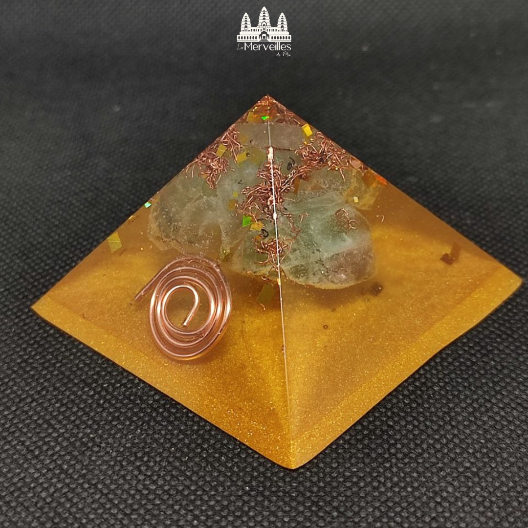 Orgonite pyramidale au nombre d'or Fluorite