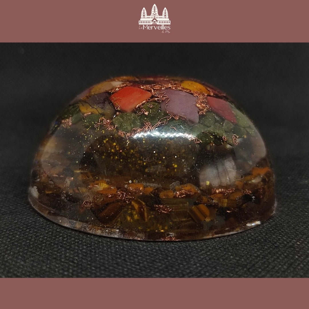 Orgonite dôme – Jaspe Mokaïte, Jade Néphrite, Œil de Tigre & Sphère en verre pailletée