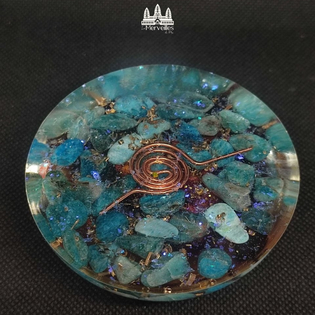Orgonite dôme – Apatite Bleue du Brésil & Pétale de Rose
