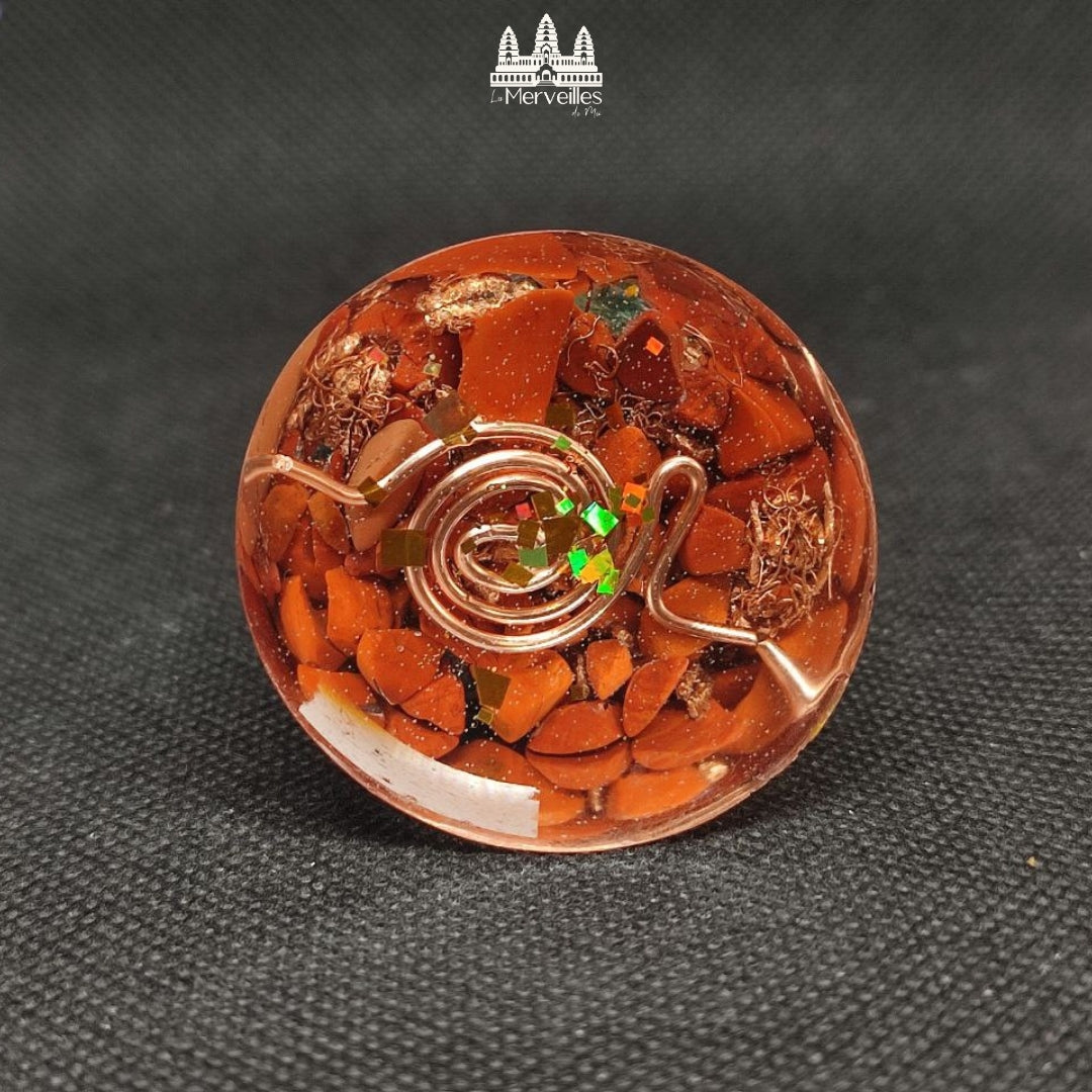 Orgonite cône – Aventurine Verte, Agate Mousse & Jaspe Rouge