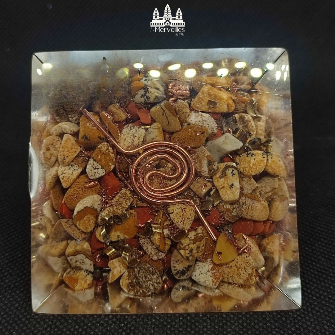 Orgonite pyramidale au Nombre d’Or – Jaspe Mokaïte & Jaspe Paysage