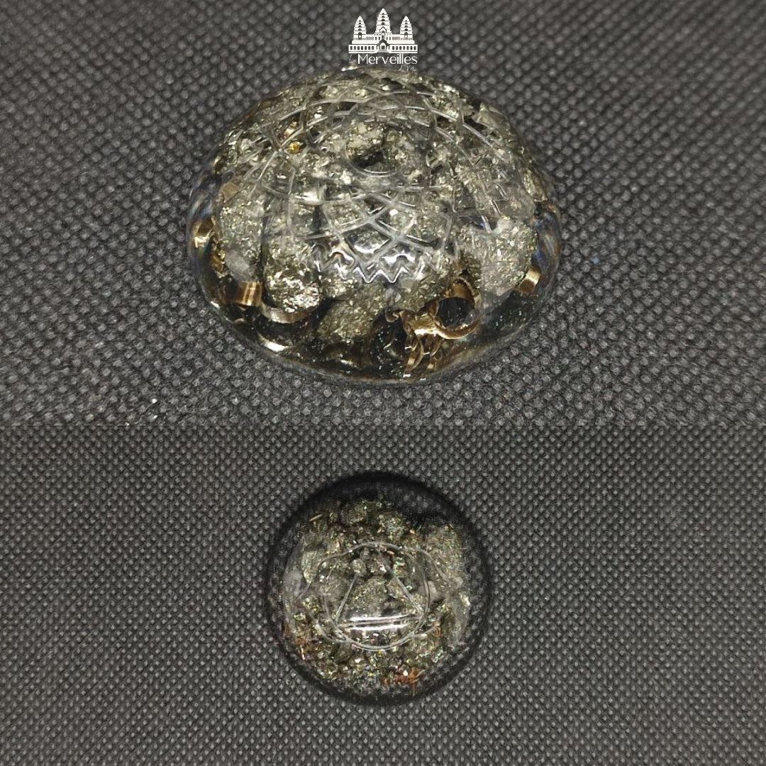 Orgonite de poche Pyrite Symbole Chakra Couronne