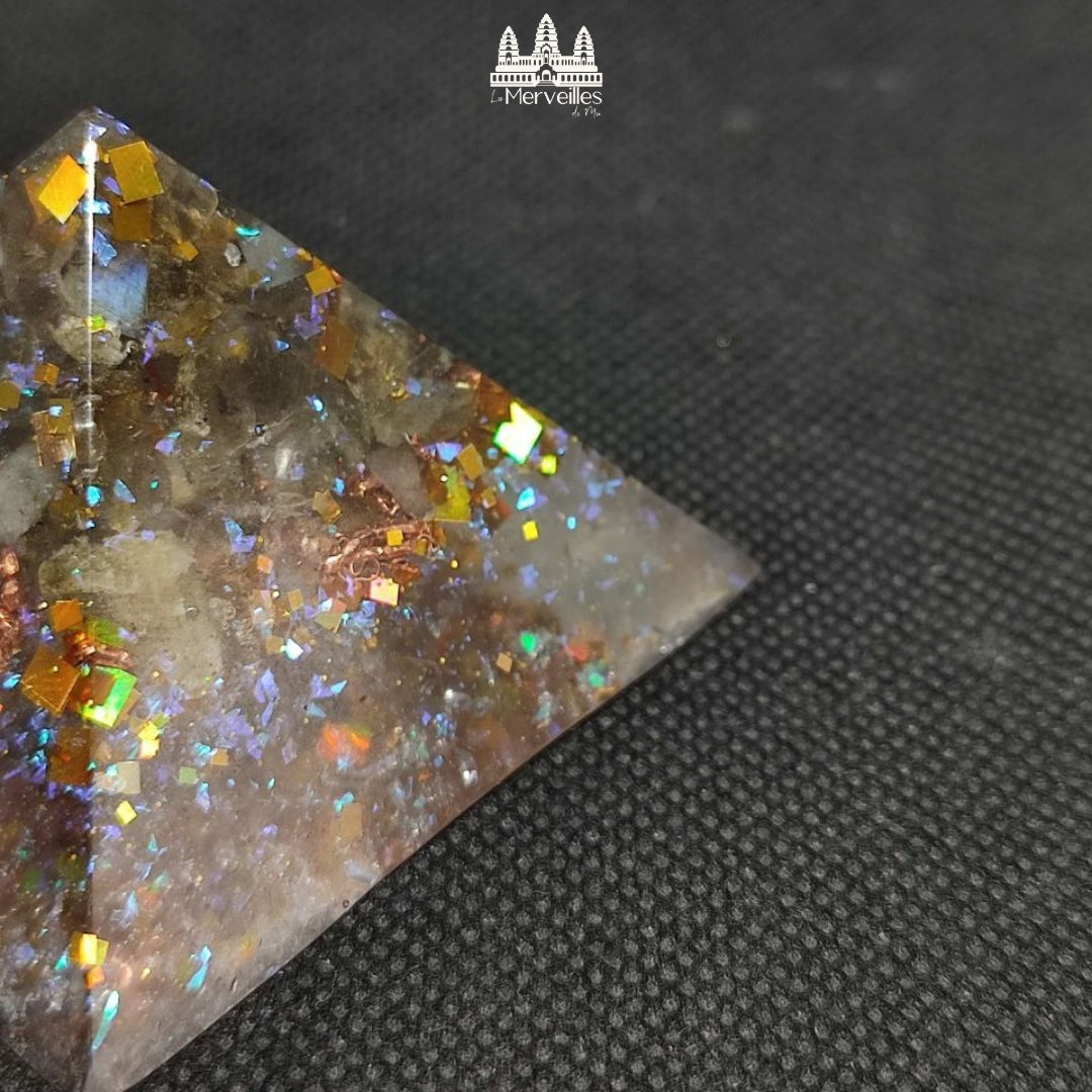 Orgonite Pyramidale – Nombre d’Or & Labradorite