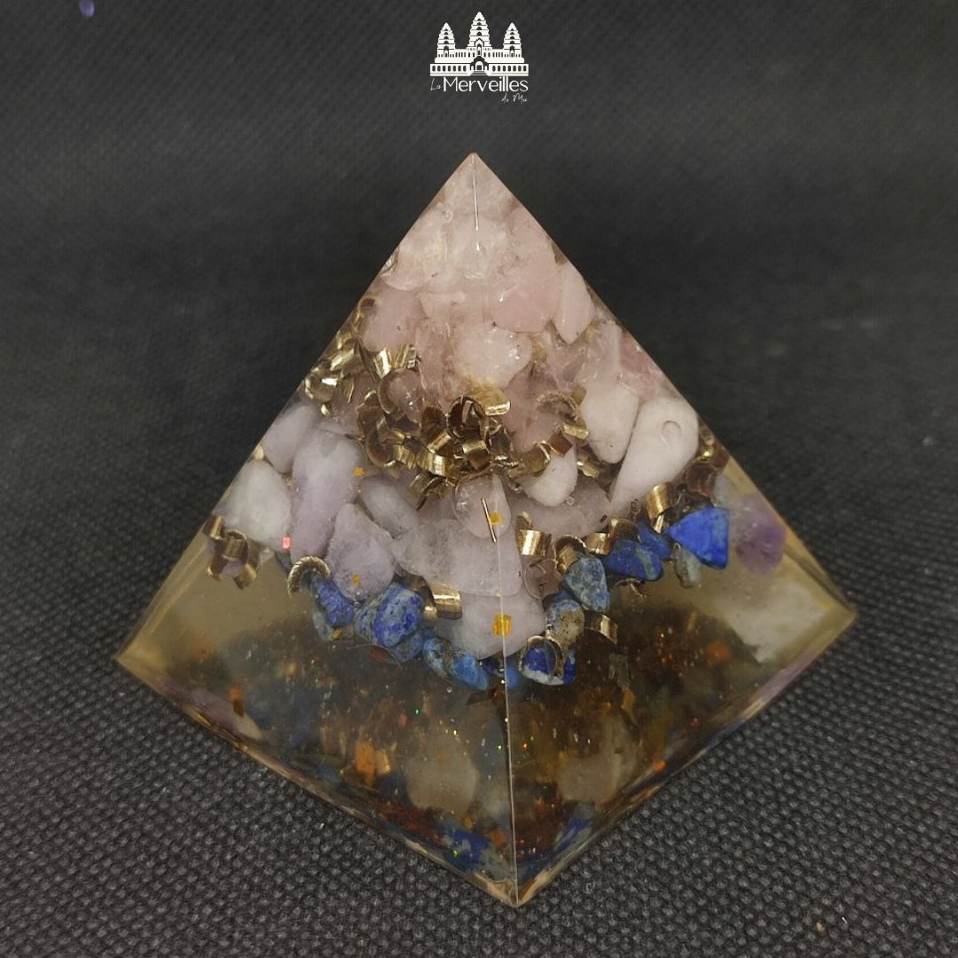 Orgonite conique – Kunzite, Quartz Rose & Lapis Lazuli