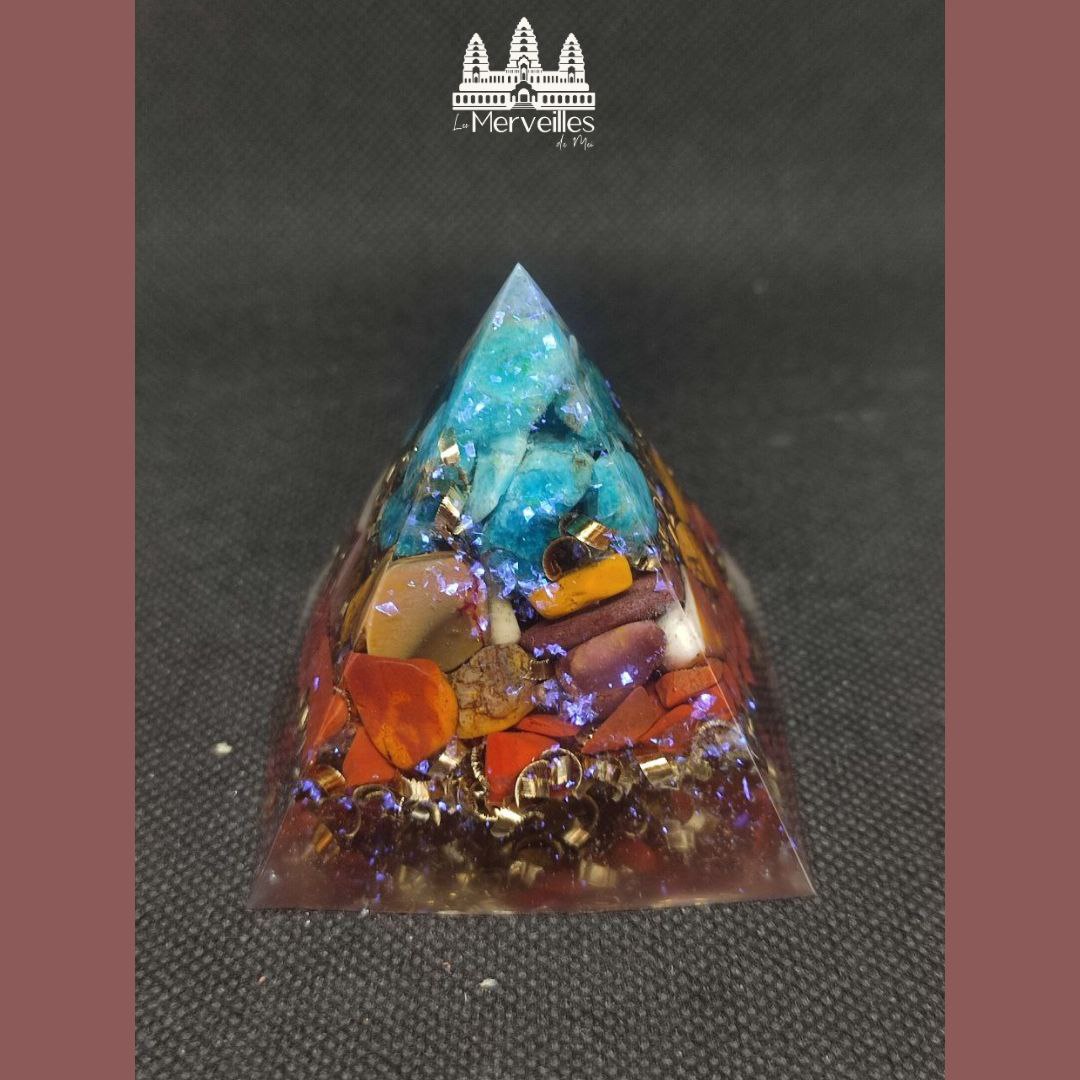 Orgonite Pyramidale Apatite Bleue, Jaspe Mokaite & Jaspe Rouge