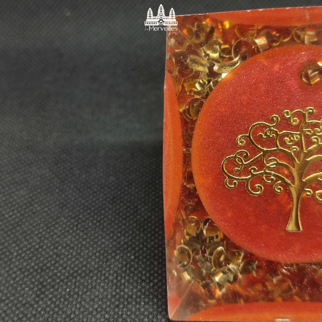 Orgonite Pyramidale – Lapis Lazuli, Citrine, Cornaline & Arbre de Vie