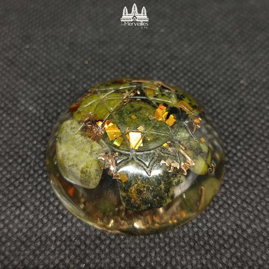 Orgonite de Poche Dôme – Jade Néphrite  et Chakra du Coeur
