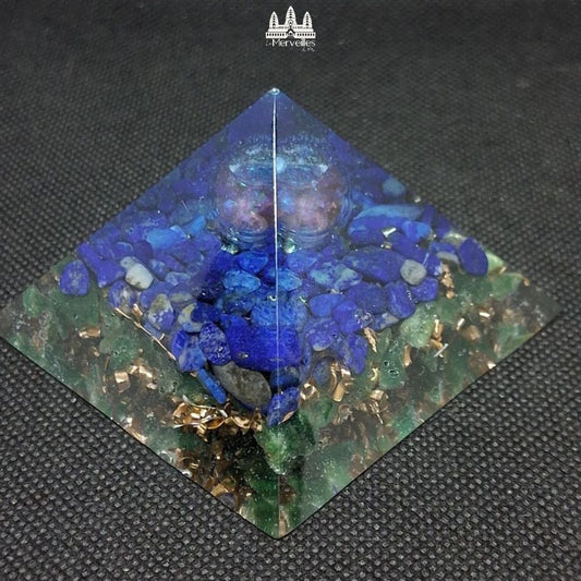 NOUVEAUTE ! Orgonite Pyramidale Monde Intérieur Lapis Lazuli & Aventurine Verte