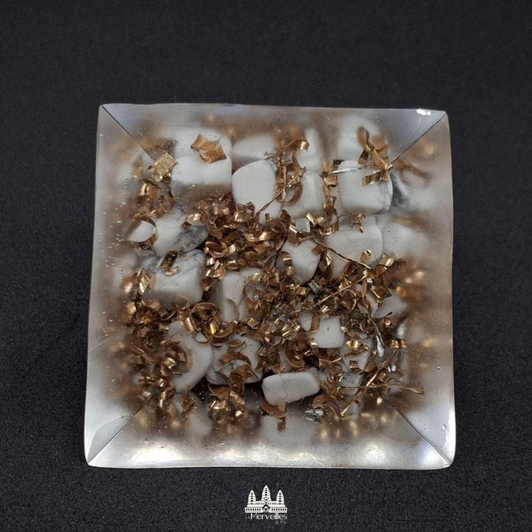 NOUVEAUTE ! Orgonite Pyramidale Cornaline & Howlite