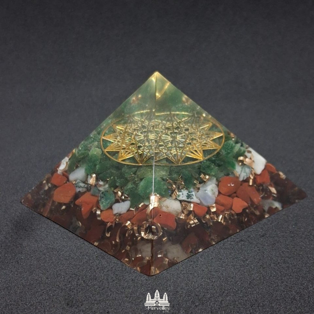 NOUVEAUTE ! Orgonite Pyramidale Pentagramme Aventurine Verte, Agate Arbre d'Inde et Jaspe rouge