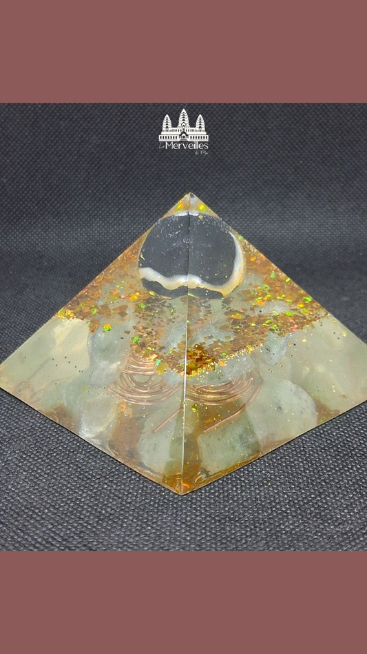 Orgonite pyramidale Sphère Fluorite