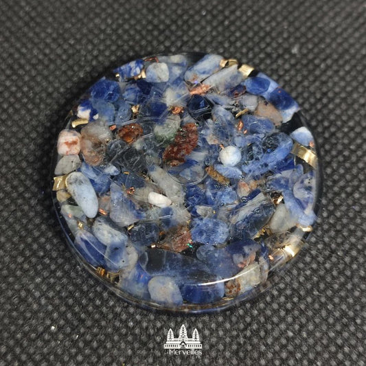 Orgonite de Poche Galet – Sodalite & Chakra Couronne