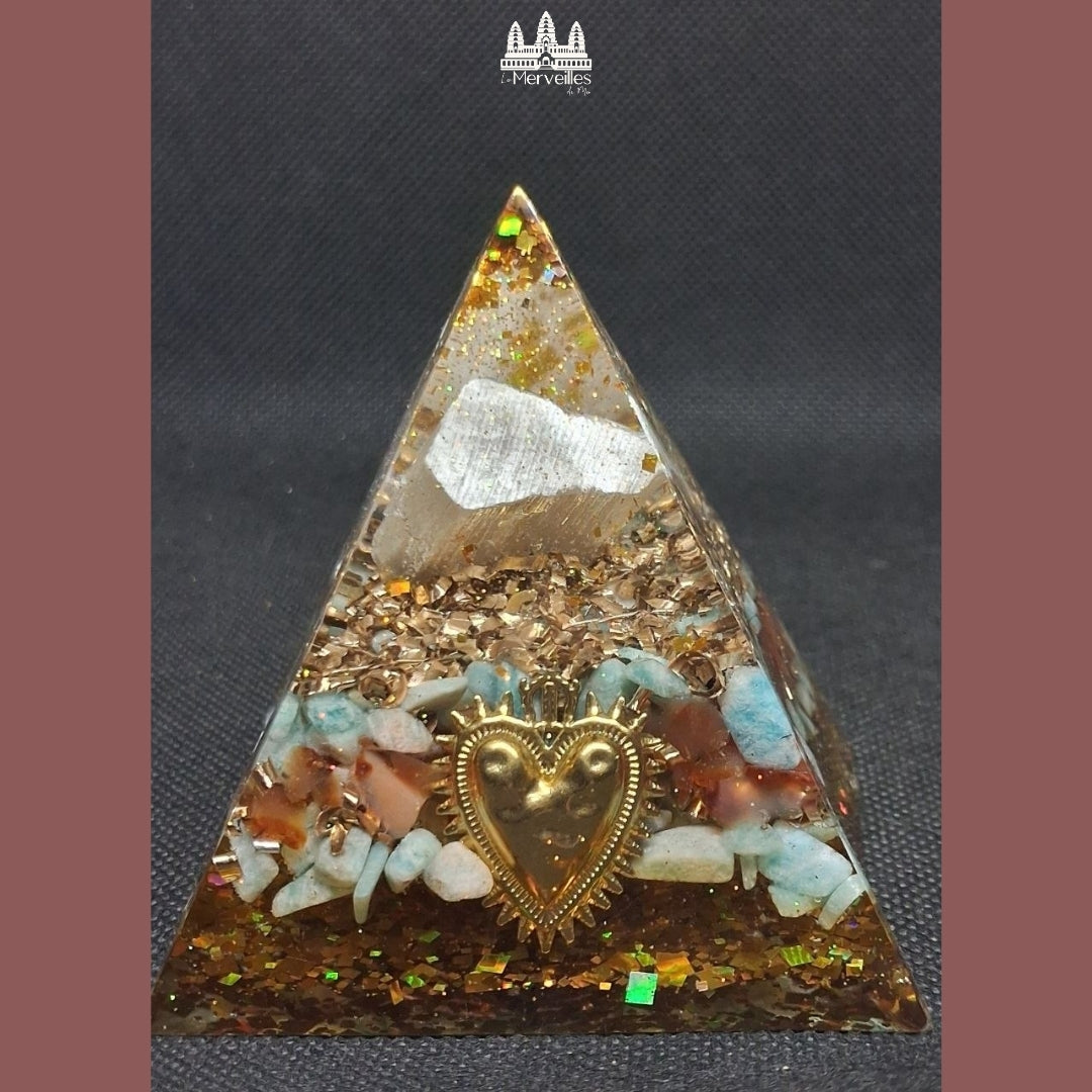 NOUVEAUTE ! Orgonite Pyramidale Symbole Coeur sacré, Sélénite, Amazonite & Cornaline