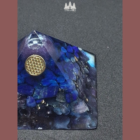 NOUVEAUTE ! Orgonite Pyramidale Monde Intérieur Lapis Lazuli & Améthyste