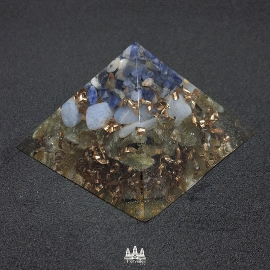 NOUVEAUTE ! Orgonite Pyramidale Sodalite, Calcédoine Bleue et Labradorite