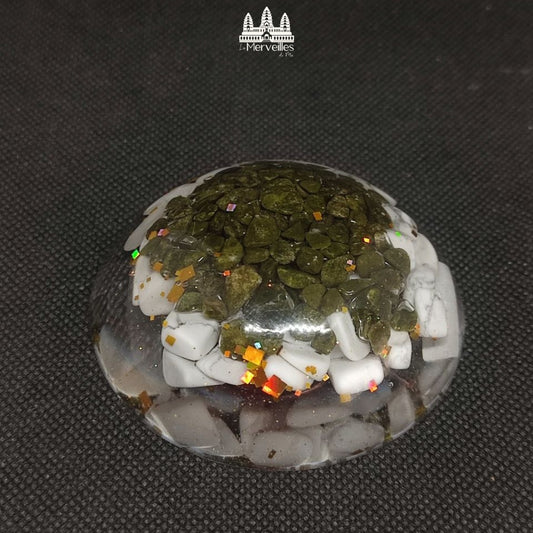 Orgonite dôme – Épidote & Howlite