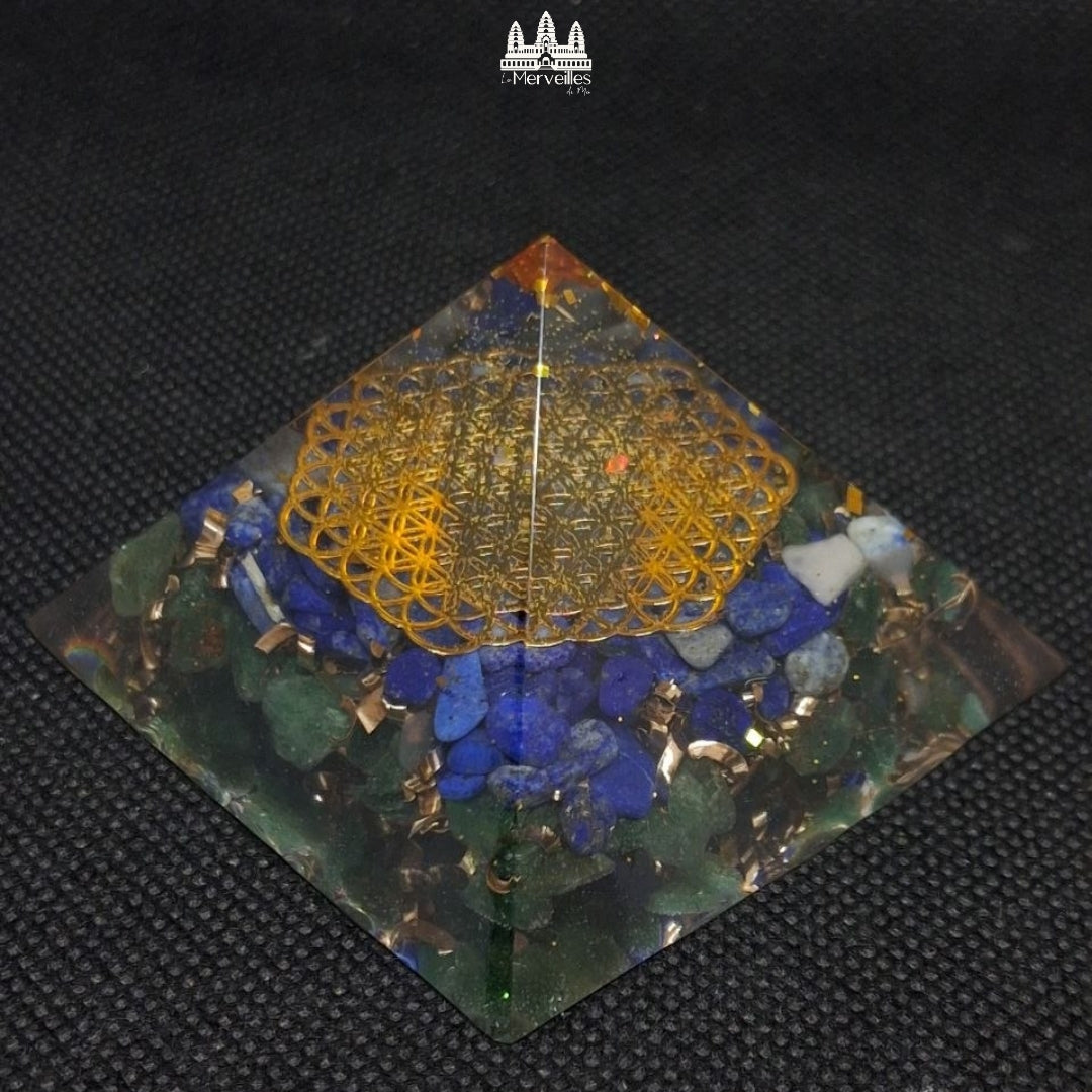 NOUVEAUTE ! Orgonite Pyramidale Fleur de vie, Lapis Lazuli & Aventurine Verte