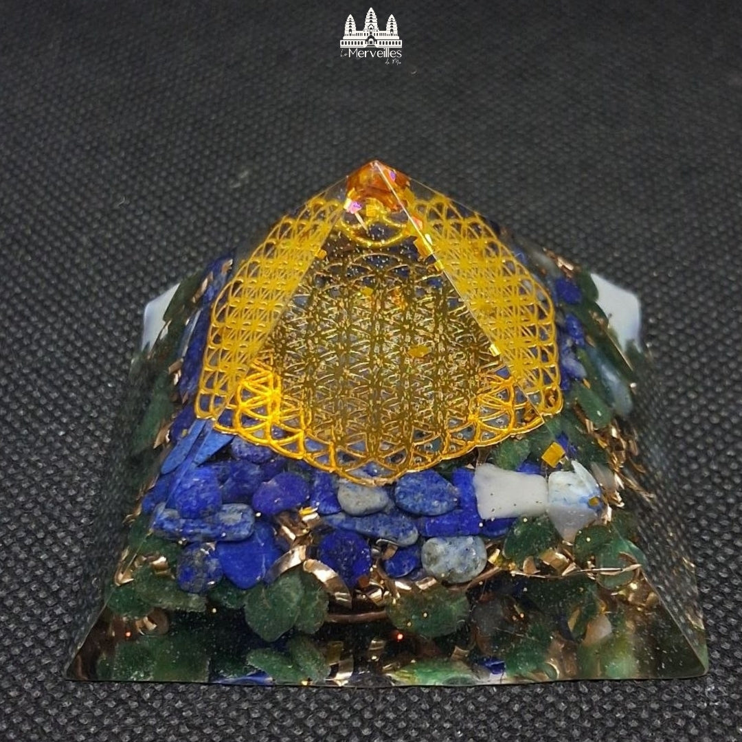 NOUVEAUTE ! Orgonite Pyramidale Fleur de vie, Lapis Lazuli & Aventurine Verte
