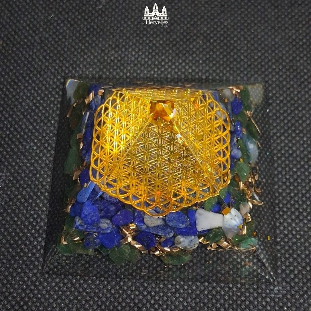 NOUVEAUTE ! Orgonite Pyramidale Fleur de vie, Lapis Lazuli & Aventurine Verte