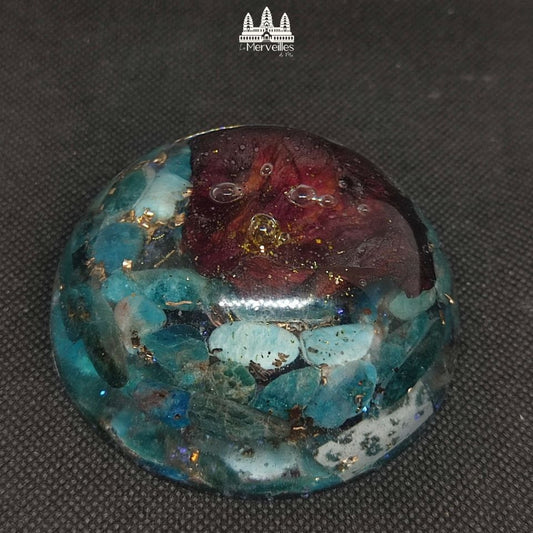 Orgonite dôme – Apatite Bleue du Brésil & Pétale de Rose