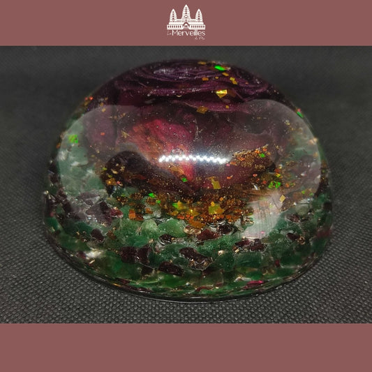 Orgonite dôme avec rose coulée, Grenat & Aventurine verte