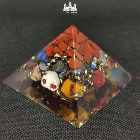 Orgonite pyramidale au Nombre d’Or – Jaspe Rouge, Lapis Lazuli & Jaspe Mokaïte