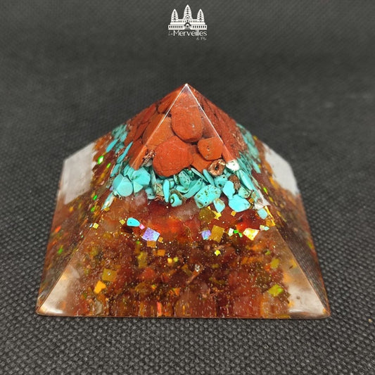 Orgonite pyramidale au Nombre d’Or – Jaspe Rouge, Turquoise & Cornaline