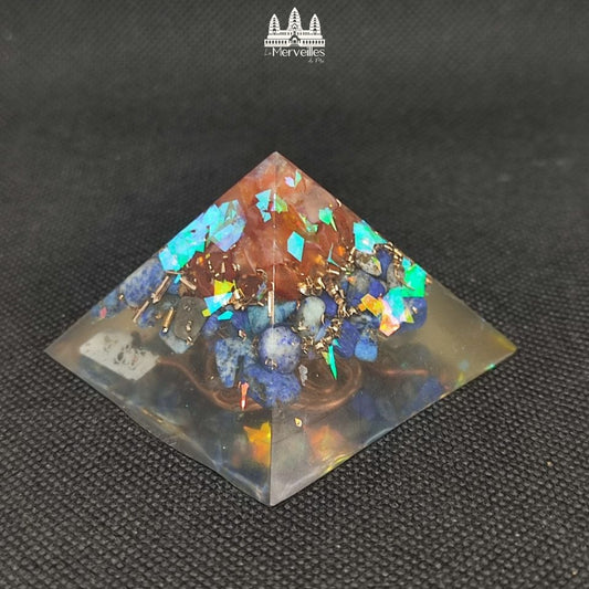 Orgonite pyramidale au Nombre d’Or – Cornaline & Lapis Lazuli