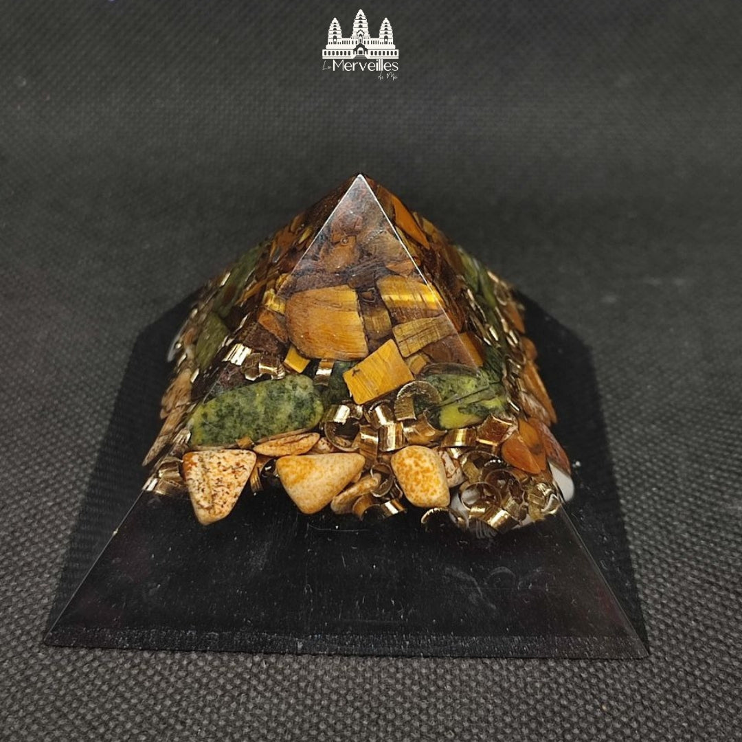 Orgonite pyramidale au Nombre d’Or – Œil de Tigre, Jade Néphrite & Jaspe Paysage