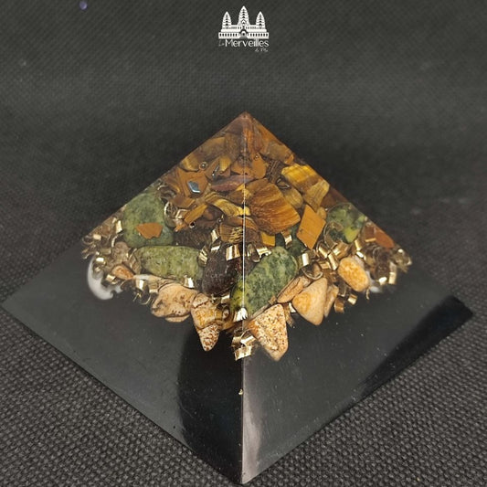 Orgonite pyramidale au Nombre d’Or – Œil de Tigre, Jade Néphrite & Jaspe Paysage