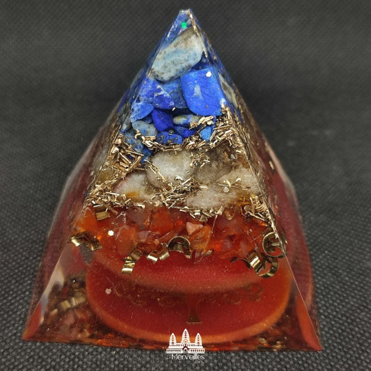 Orgonite Pyramidale – Lapis Lazuli, Citrine, Cornaline & Arbre de Vie