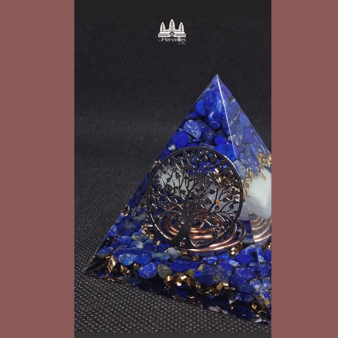 NOUVEAUTE ! Orgonite pyramidale Lapis lazuli, Aigue Marine et symbole de l'arbre de Vie