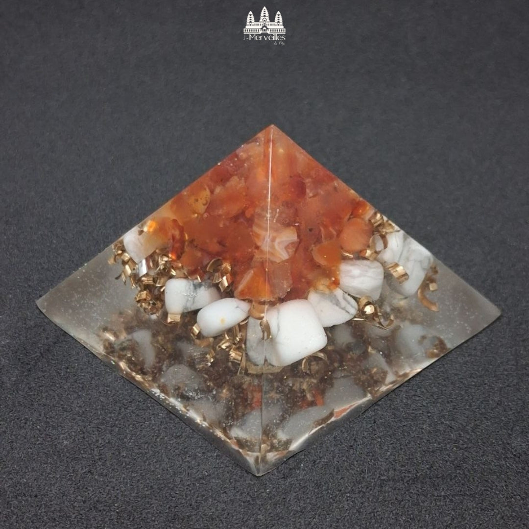 NOUVEAUTE ! Orgonite Pyramidale Cornaline & Howlite
