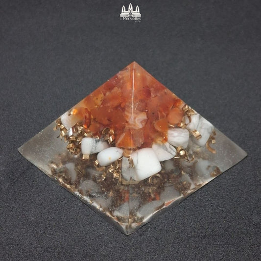 NOUVEAUTE ! Orgonite Pyramidale Cornaline & Howlite
