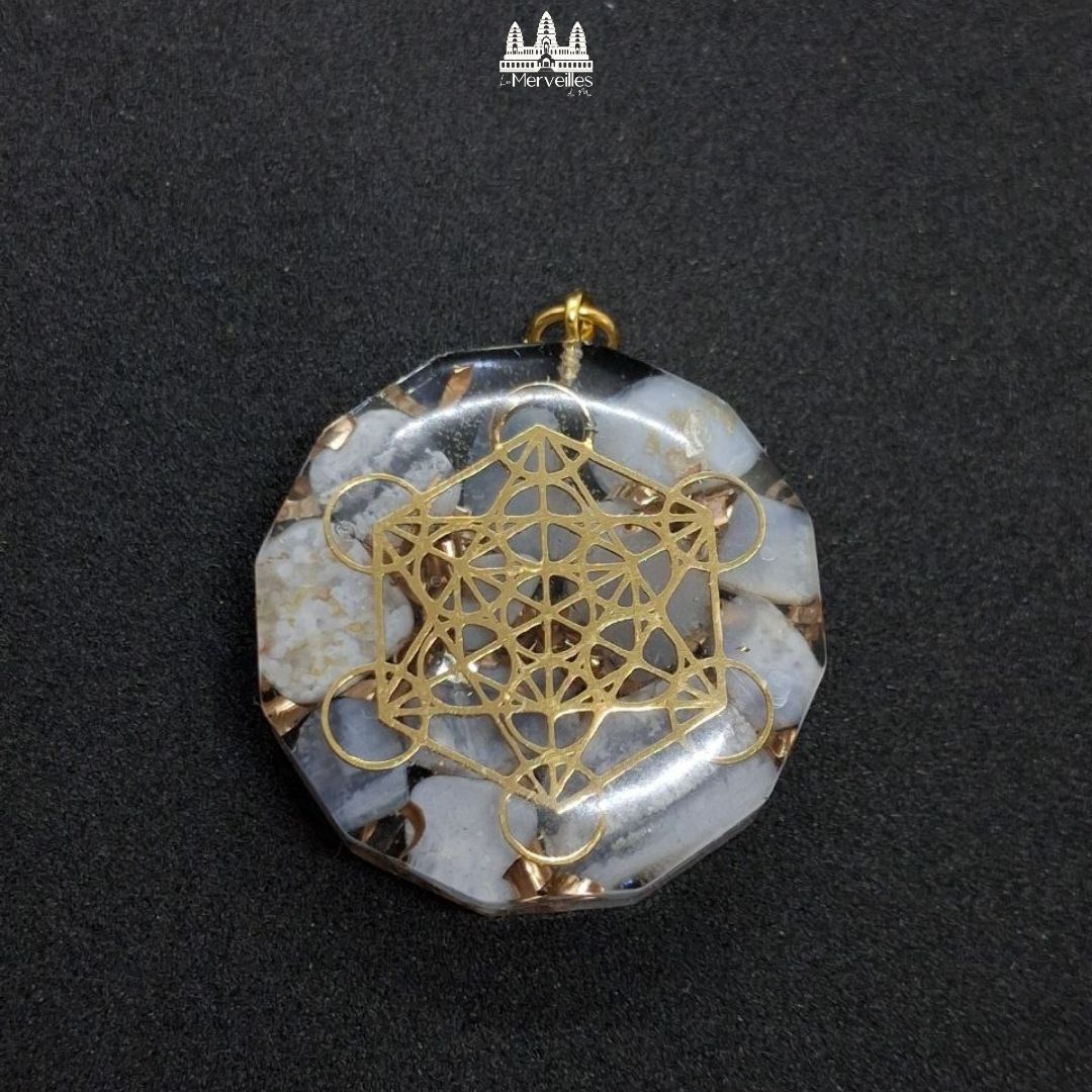 Pendentif Orgonite – Calcédoine Bleue & Cube de Métatron