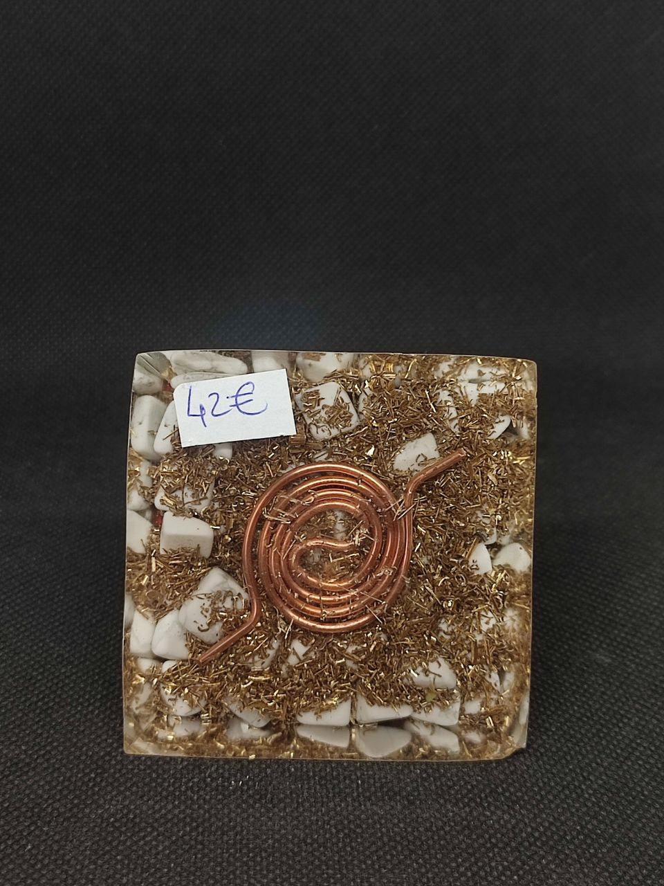 Orgonite Pyramidale effet brouillard