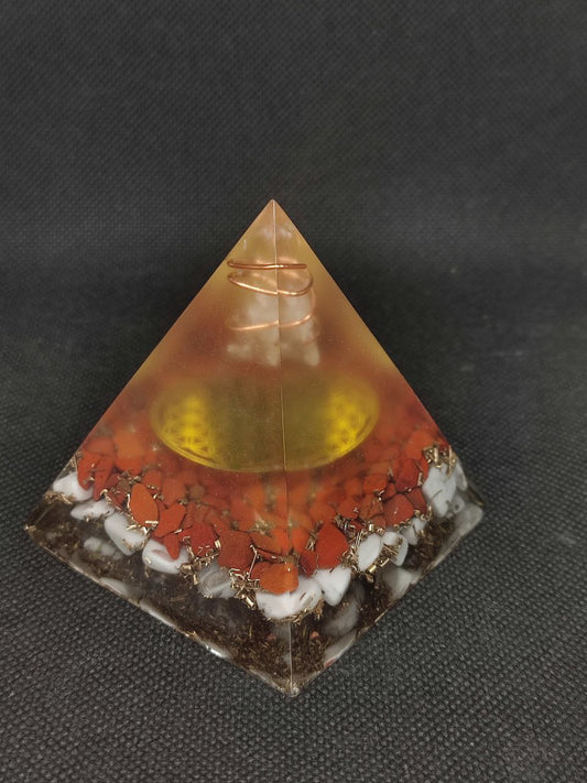 Orgonite Pyramidale effet brouillard
